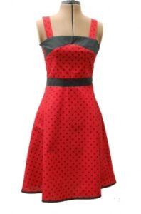 Gloomy Moonin punamusta pilkkumekko