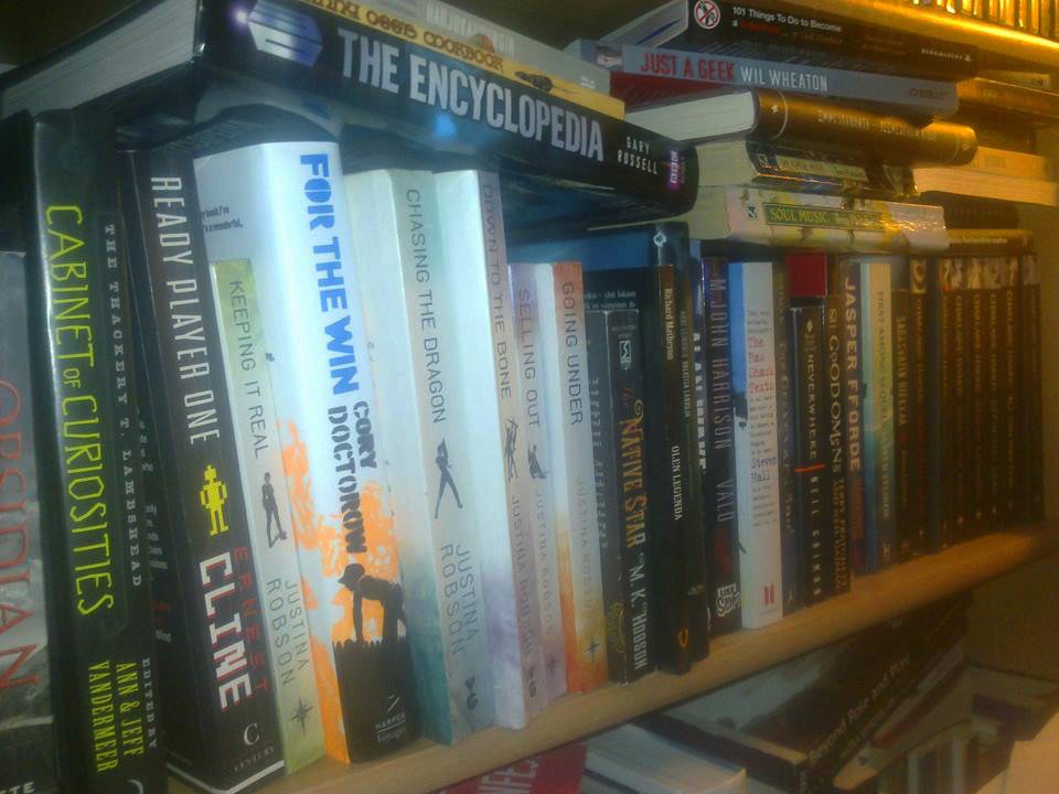 Joulukalenterin luukku 21: Nörttijuttuja ja kirjoja