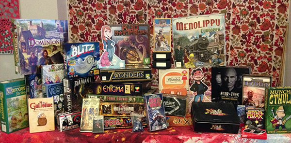Viime vuonna Nörttityttöjen Tabletop Dayn pelivalikoima näytti tältä! Tuokaa taas pelejä mukananne! (Valokuva: Mia Meri)