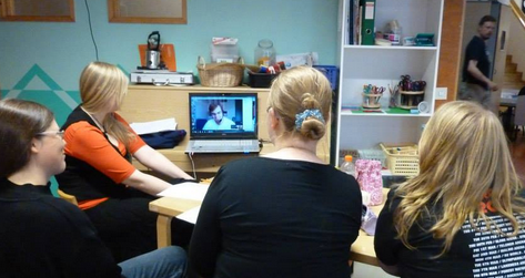 Tietokone roolipelipöydässä