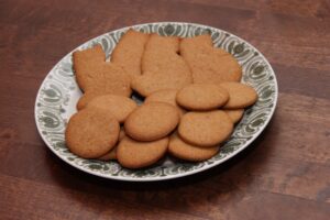 Näyttää piparille, maistuu piparille, ei sisällä vehnää eikä gluteenia.