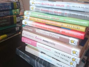 Pino nuorten bookcrossing-kirjoja.