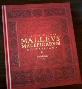 Malleus Maleficarum, eli Noitavasara. Kuva: Katja Korhonen