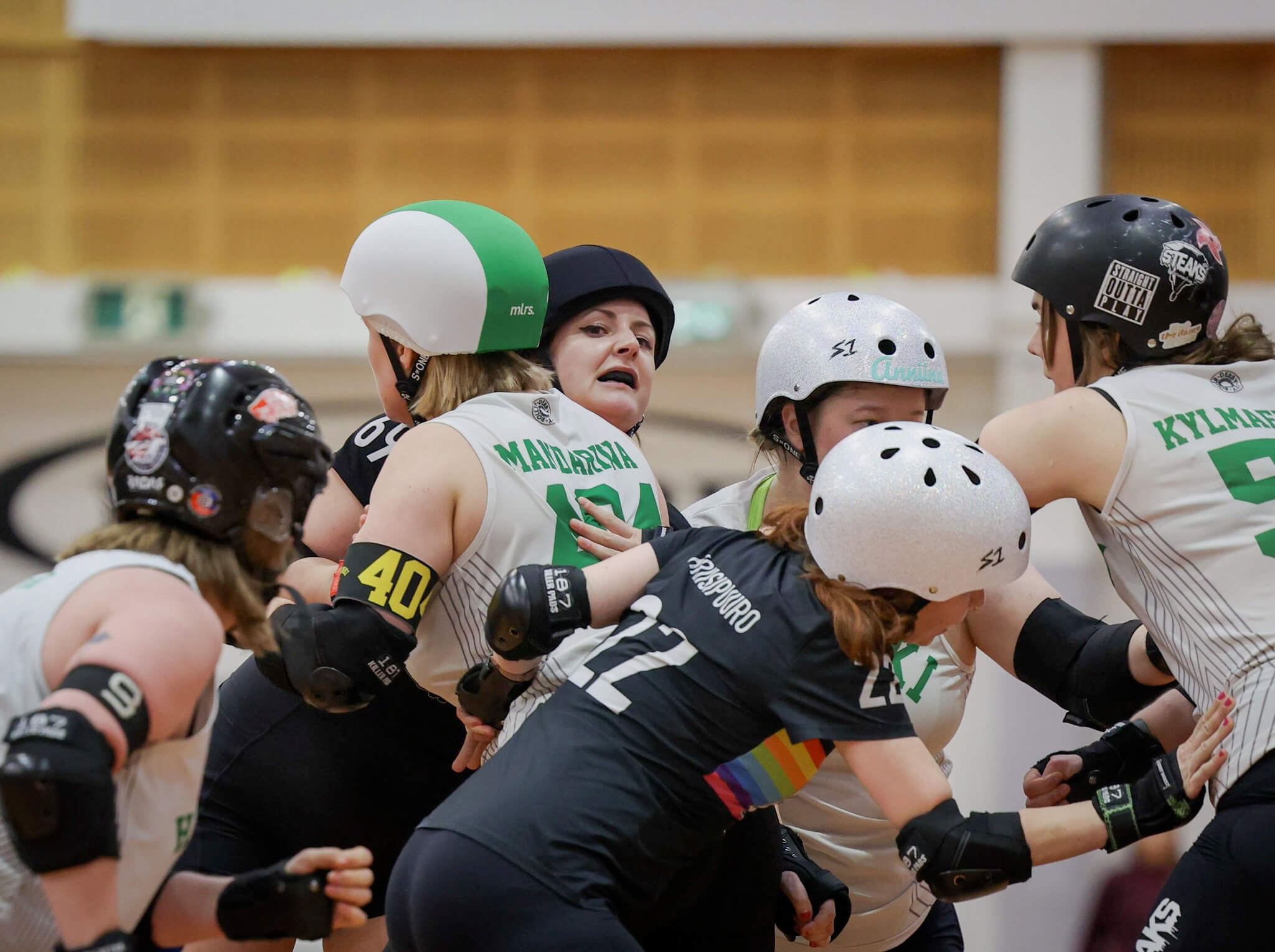 Kallio vastaan Helsinki roller derby peli.