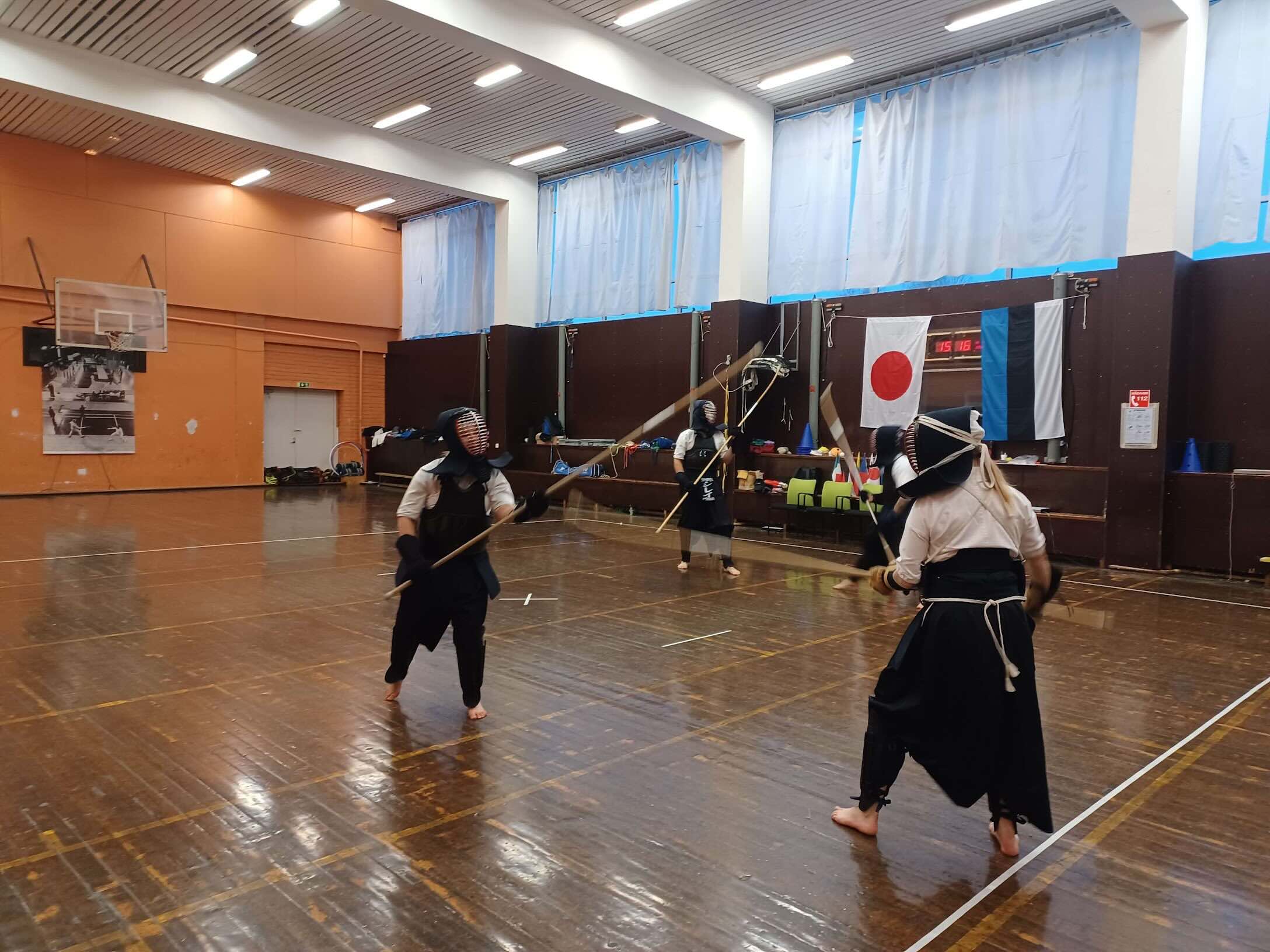 Naginata: tyttöjen aseellinen budolaji, jota muutkin voivat harrastaa